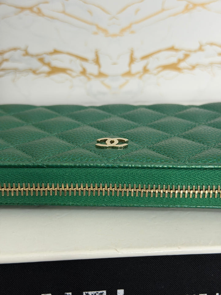 CHANEL series 25 18S collection Emerald Green Caviar LGHW Full size Zipped Wallet