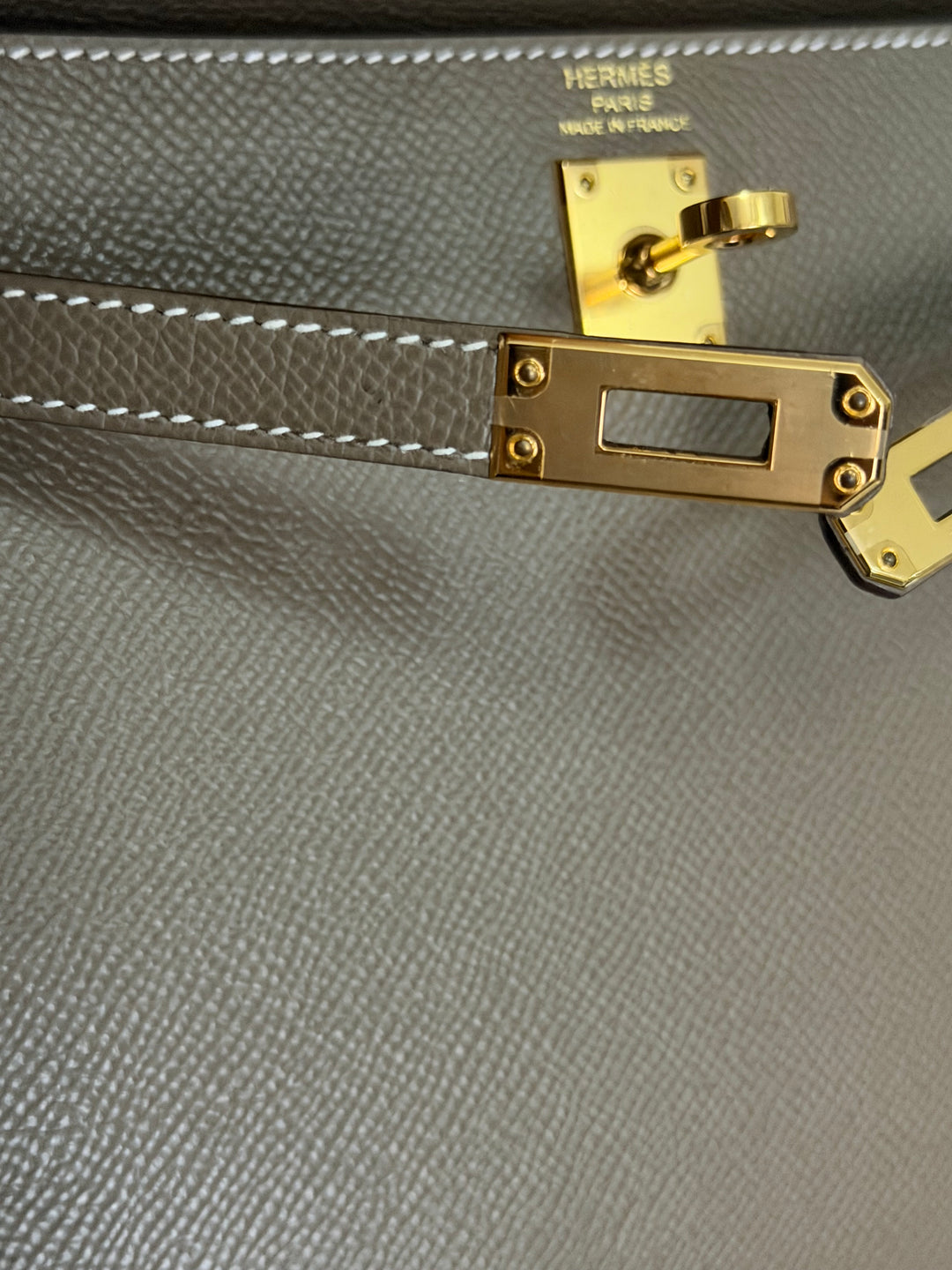 HERMÈS Kelly 25 Etoupe Epsom Leather Sellier GHW Stamp Z 2021 Pristine