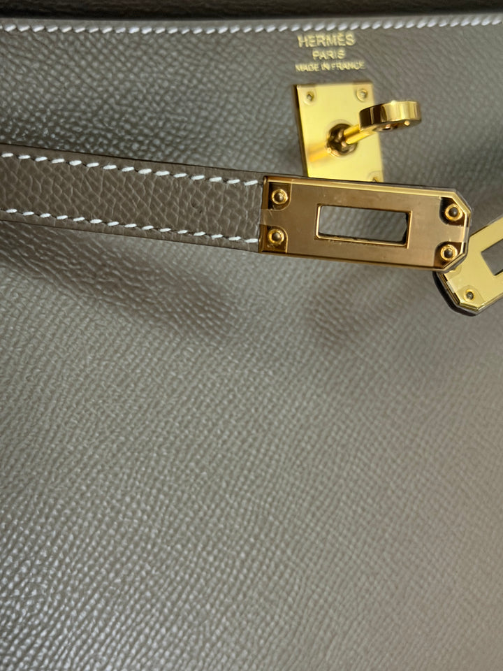 HERMÈS Kelly 25 Etoupe Epsom Leather Sellier GHW Stamp Z 2021 Pristine