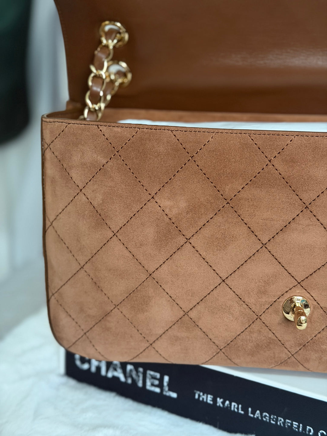 CHANEL 26A Métiers d’art Collection Camel Suede Leather LGHW Maxi 32 cms Flap Bag Matthieu Blazy 2026