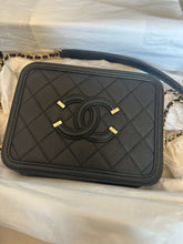 Load image into Gallery viewer, CHANEL Series 29 2019 Black Caviar GHW Small Filigree Vanity Bag with chain
