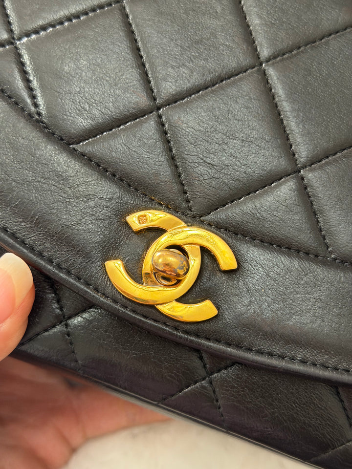 CHANEL Vintage series 2 24k GHW Hardware Diana Flap Bag size SMALL 1991-1994