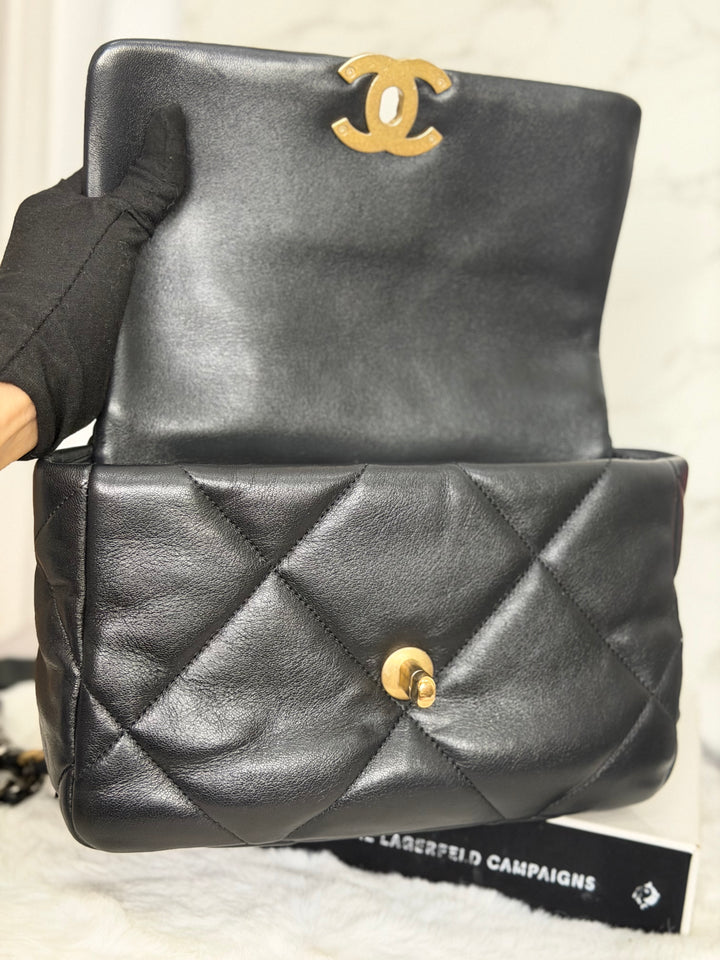 CHANEL series 31 Black Lambskin Mixed HW 19 Flap Bag size SMALL