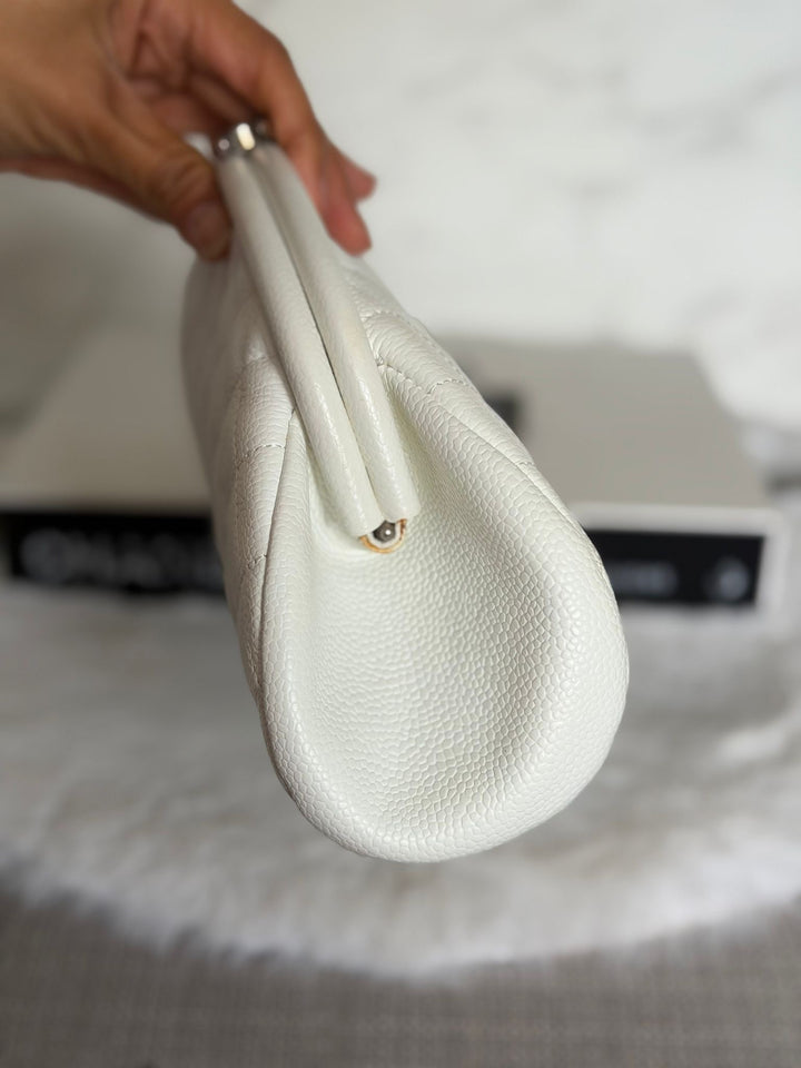 CHANEL series 12 White Caviar SHW Classic Clutch