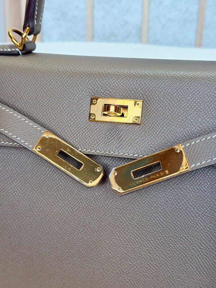 HERMÈS Kelly 28 Etoupe Epsom Sellier GHW Stamp Y 2020