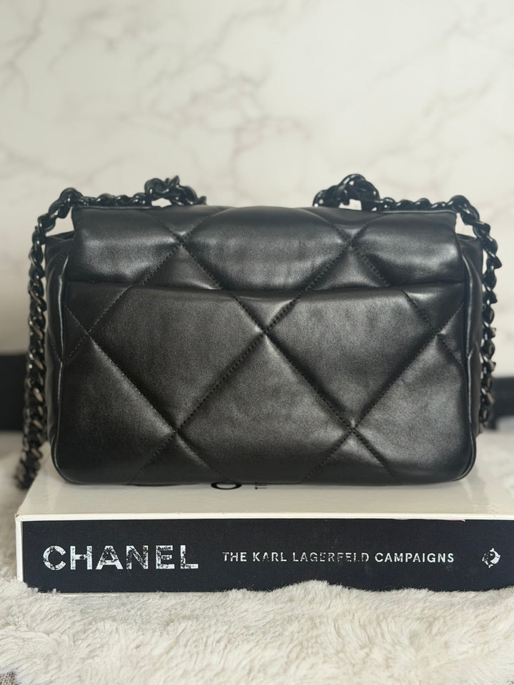 CHANEL 22P So Black 19 Black Lambskin Flap Bag size Small 2022
