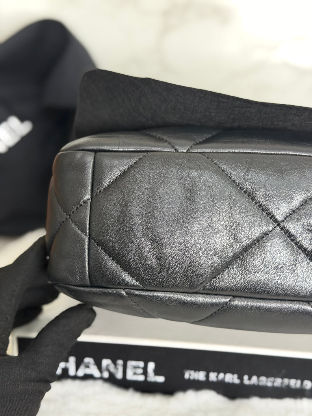 CHANEL series 31 Black Lambskin Mixed HW 19 Flap Bag size SMALL