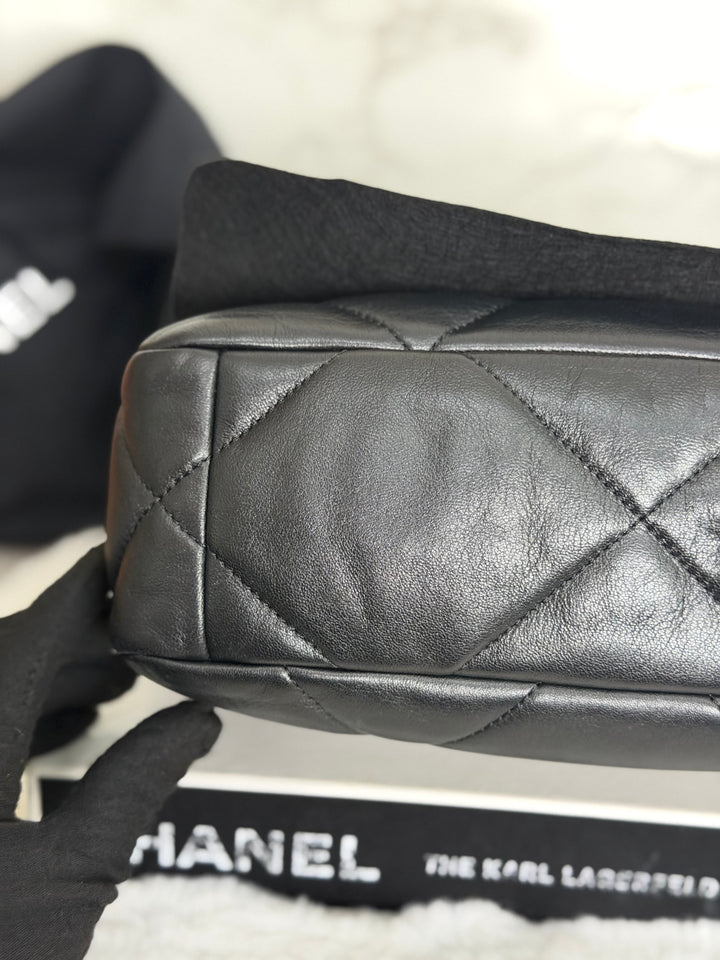 CHANEL series 31 Black Lambskin Mixed HW 19 Flap Bag size SMALL