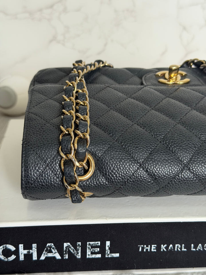 CHANEL series 16 Black Caviar GHW Medium ML Timeless Classic Double Flap bag 2011/2012