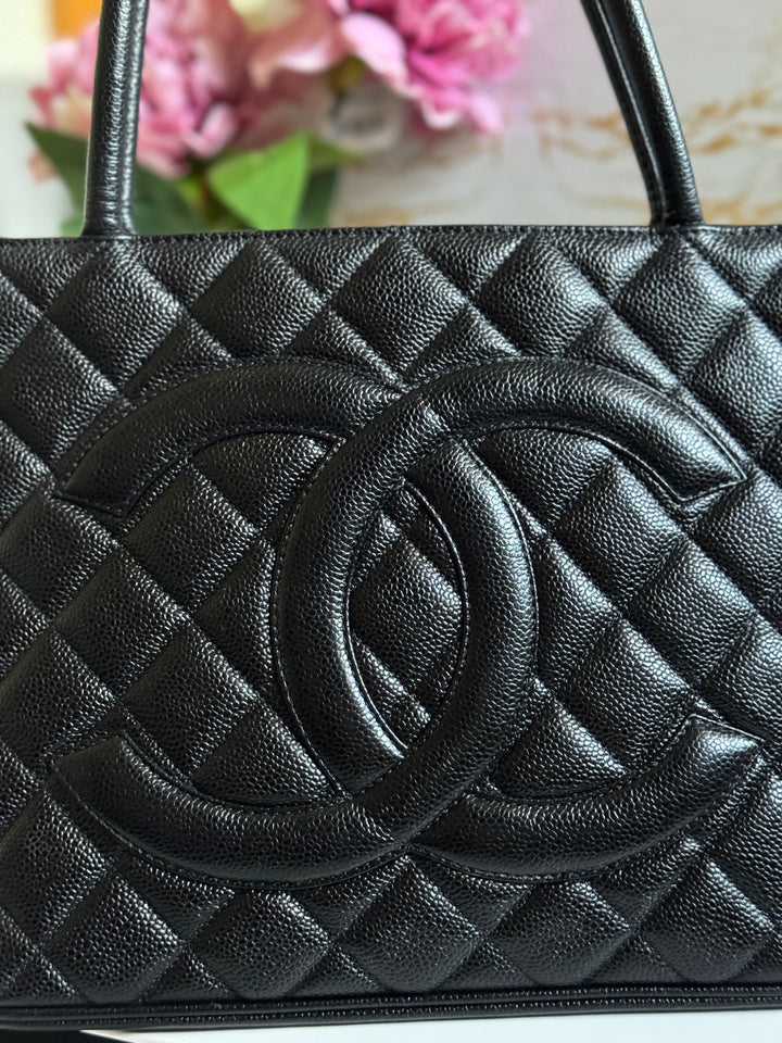 Chanel series 7 Vintage 2002-2003 Black Caviar GHW Medallion Tote Bag