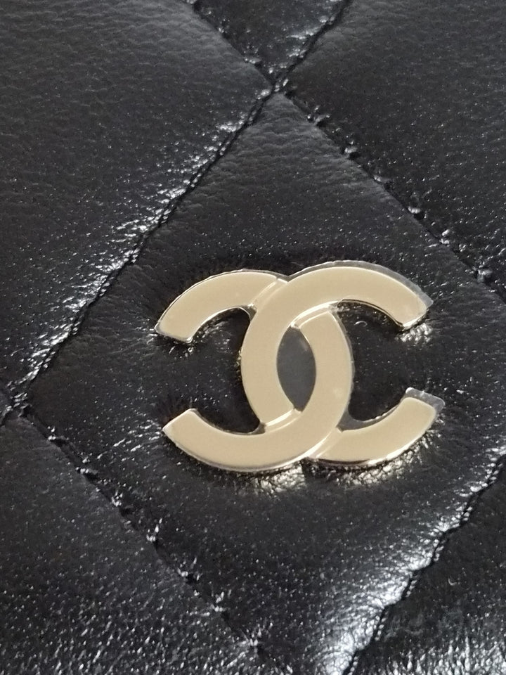 CHANEL Black Lambskin LGHW Long Vanity Top Handle with Detachable Chain 2025