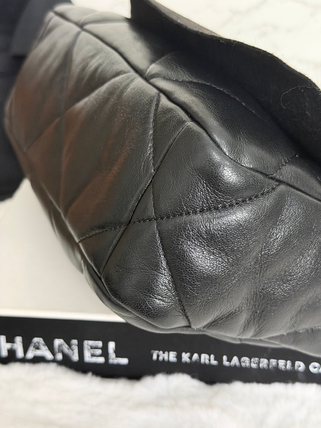 CHANEL series 31 Black Lambskin Mixed HW 19 Flap Bag size SMALL