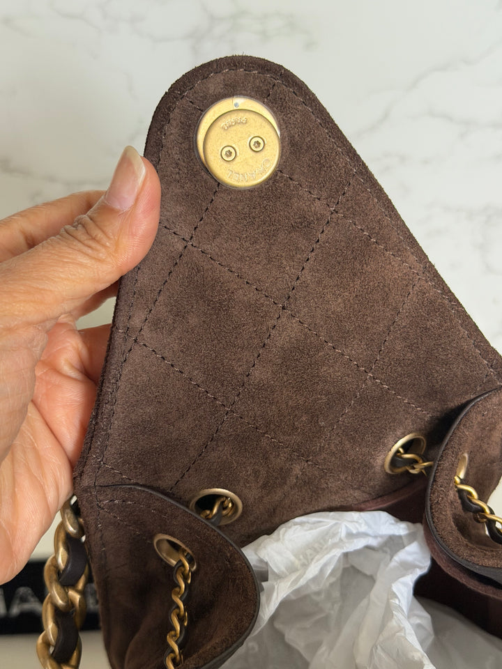 CHANEL 25K Dark Chocolate Brown Suede Aged GHW 25 Hobo Bag size SMALL 2025
