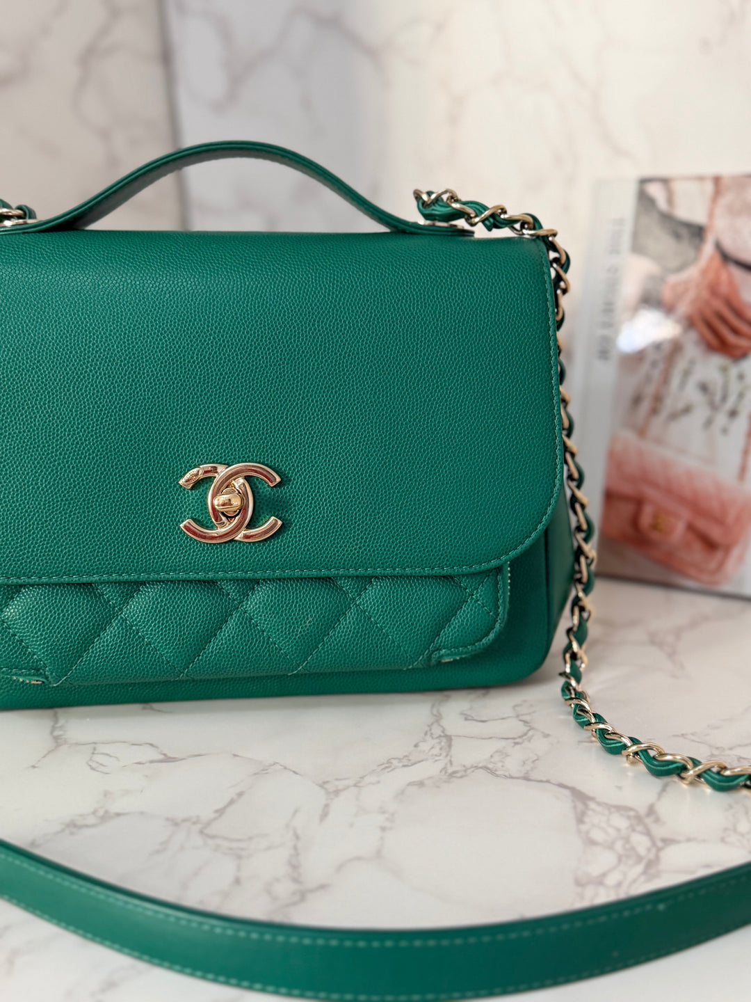 CHANEL series 23 Green Caviar LGHW Medium Business Affinity Flap Bag