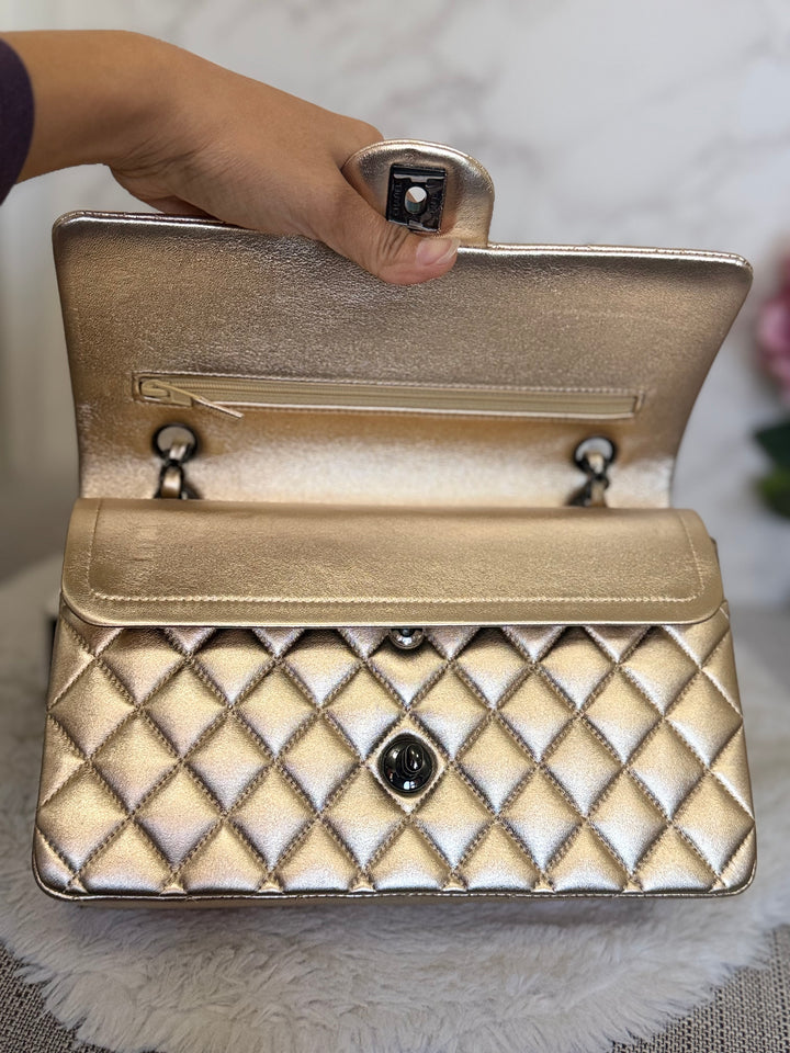 CHANEL series 31 Gold Metallic Lambskin So Black Hardware Medium ML timeless Classic Double Flap Bag 2020/2021
