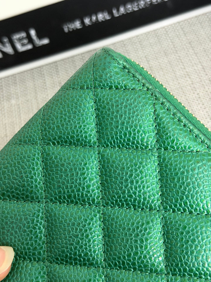 CHANEL series 25 18S collection Emerald Green Caviar LGHW Full size Zipped Wallet