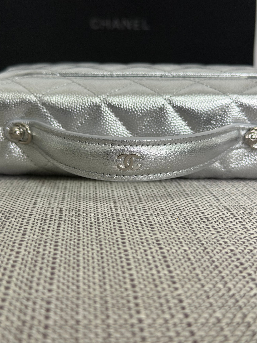 CHANEL 26C Silver Caviar SHW Long Vanity with detachable chain 2025/2026