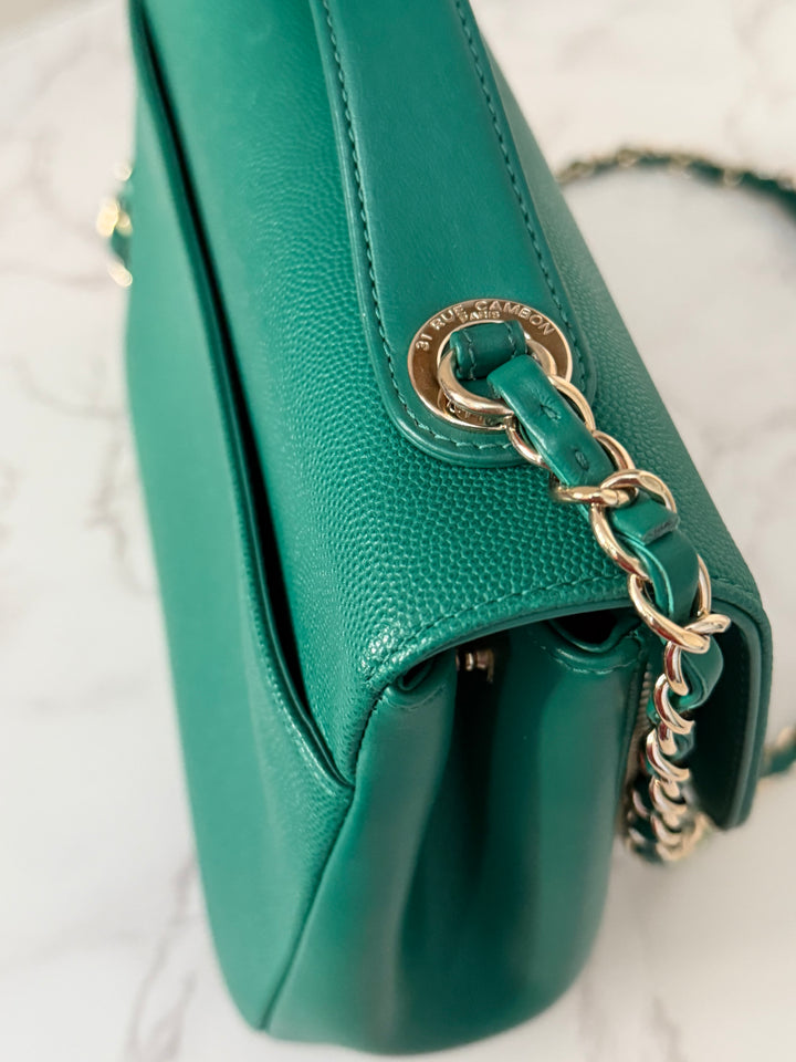 CHANEL series 23 Green Caviar LGHW Medium Business Affinity Flap Bag