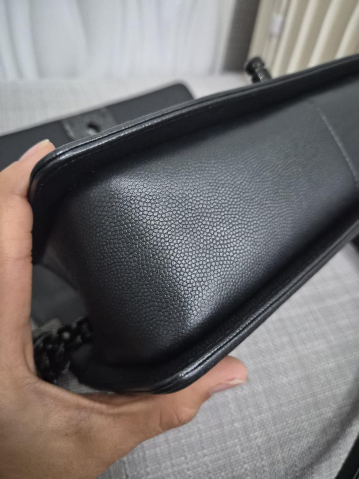 CHANEL Series 25 Black Caviar So Black Hardware Old Medium Le Boy Bag 2017/2018