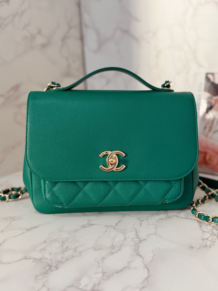 CHANEL series 23 Green Caviar LGHW Medium Business Affinity Flap Bag