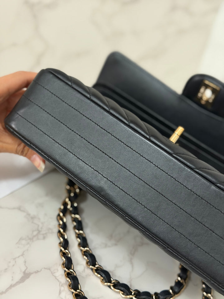CHANEL series 29 2019 Black Lambskin Chevron LGHW Medium Timeless Classic Double Flap Bag
