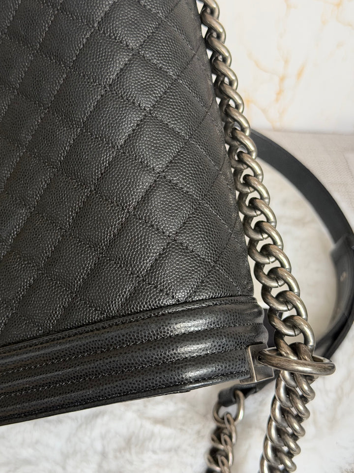 CHANEL series 25 Black Caviar Ruthenium Hardware Old Medium Le Boy Bag 25 cms 2018