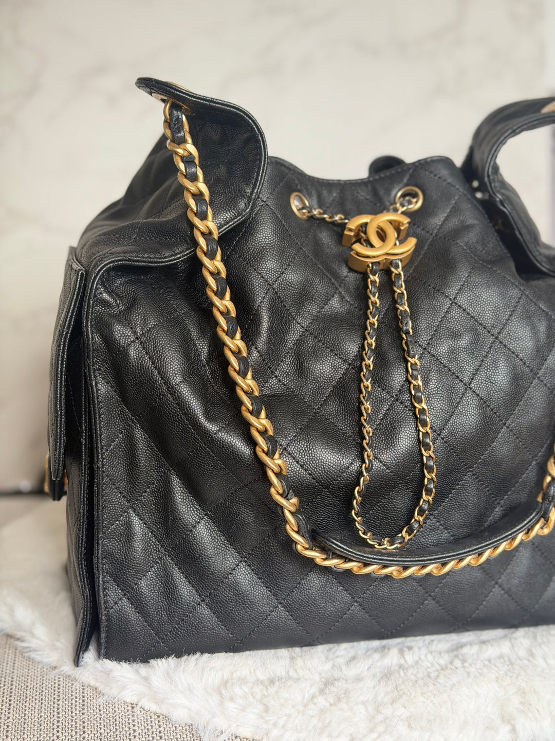 CHANEL Black Caviar aged GHW 25 Hobo Bag size Medium with detachable pouch 2025