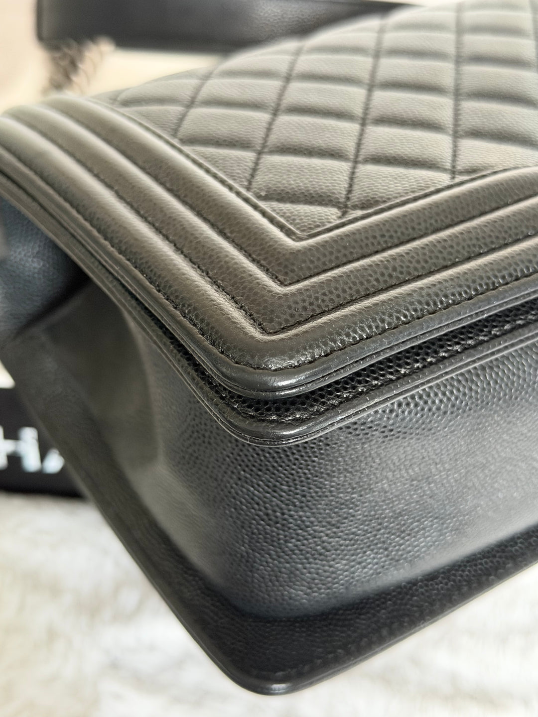 CHANEL series 25 Black Caviar Ruthenium Hardware Old Medium Le Boy Bag 25 cms 2018