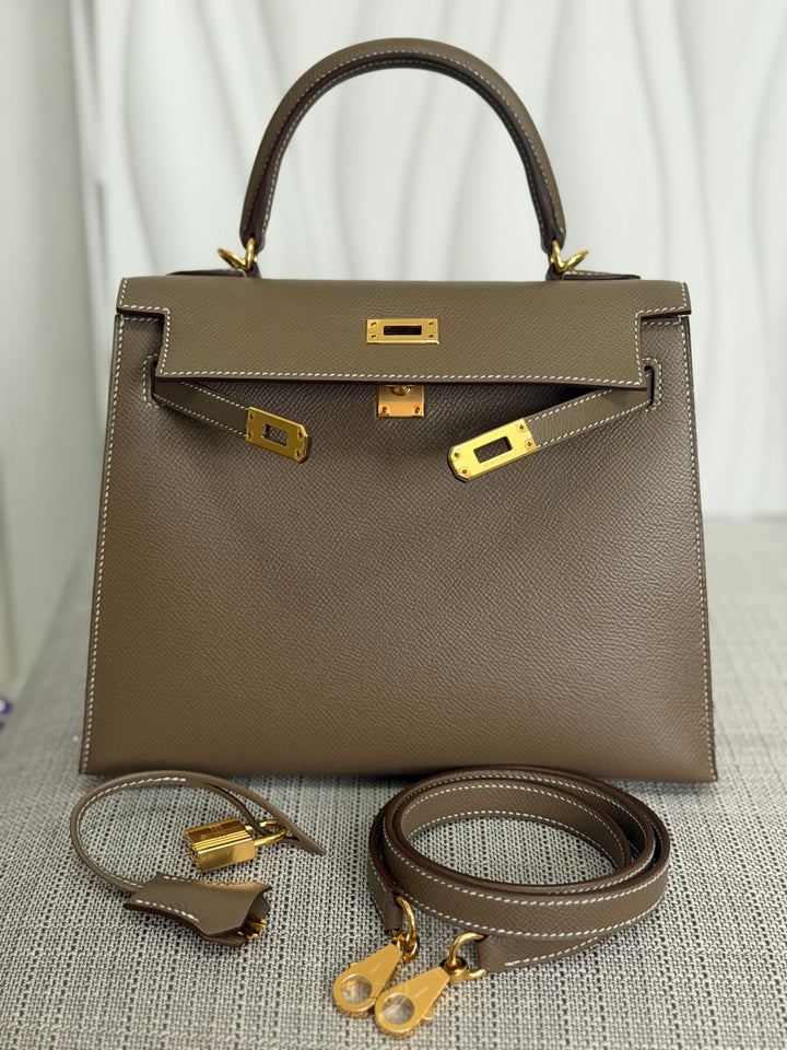 HERMÈS Kelly 25 Etoupe Epsom Leather Sellier GHW Stamp Z 2021 Pristine