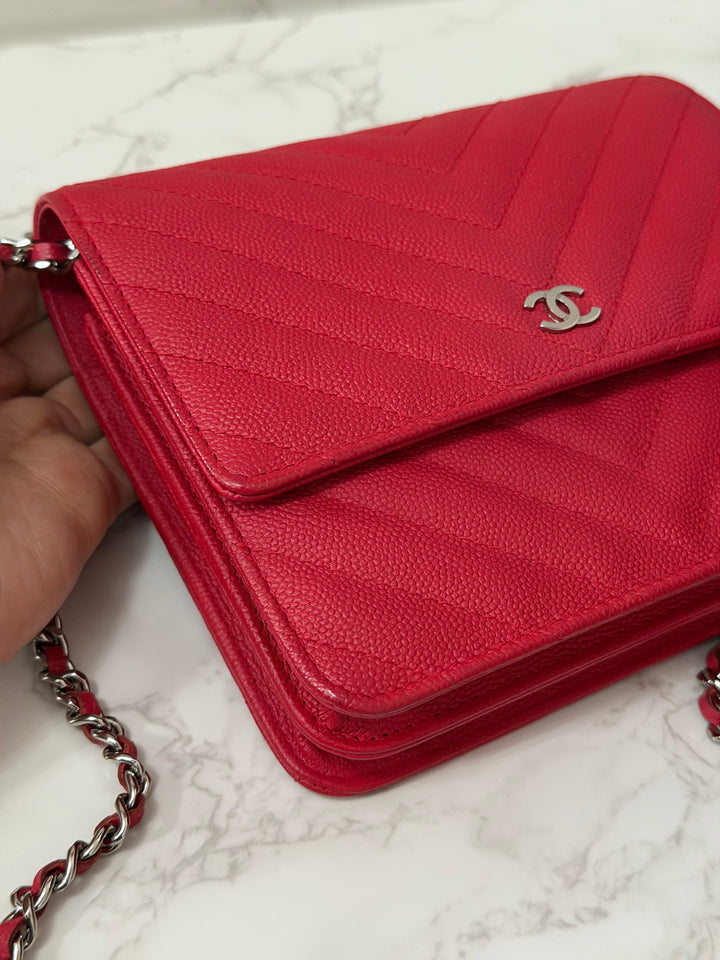 CHANEL series 25 2018 Dark pink chevron caviar SHW Square Wallet On Chain (WOC)