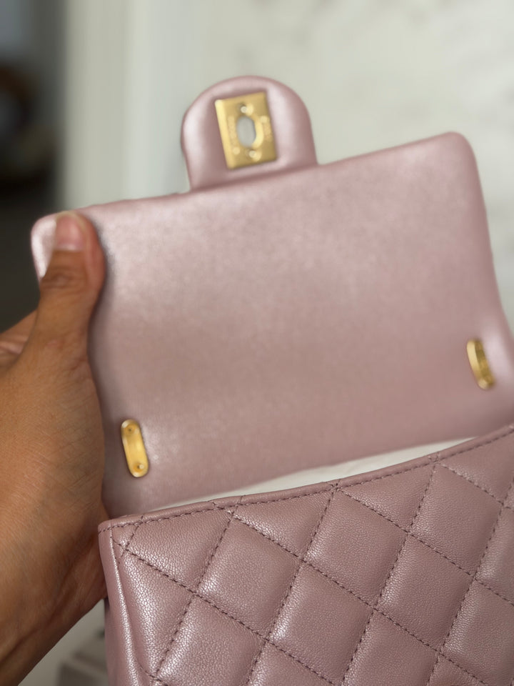 CHANEL 24P Pearly Pink Lambskin Pearl Twist Aged GHW Flap Bag 2024