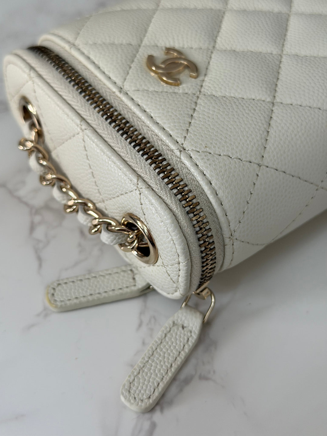 CHANEL White Caviar LGHW Vanity with Chain
