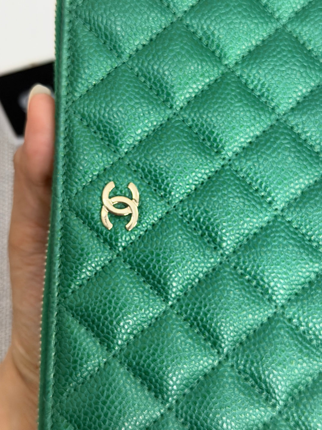 CHANEL series 25 18S collection Emerald Green Caviar LGHW Full size Zipped Wallet