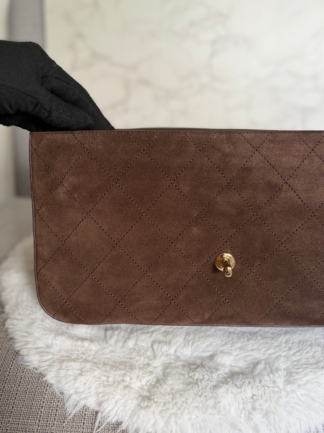 CHANEL 26A Métiers d’art Dark Brown Chocolate Suede Leather LGHW Maxi 32 cms Flap Bag Matthieu Blazy 2026