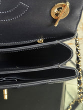 Load image into Gallery viewer, Chanel series 28 2018/2019 Navy Lambskin Champagne GHW Trendy CC Flap Bag size Small with Detachable Strap

