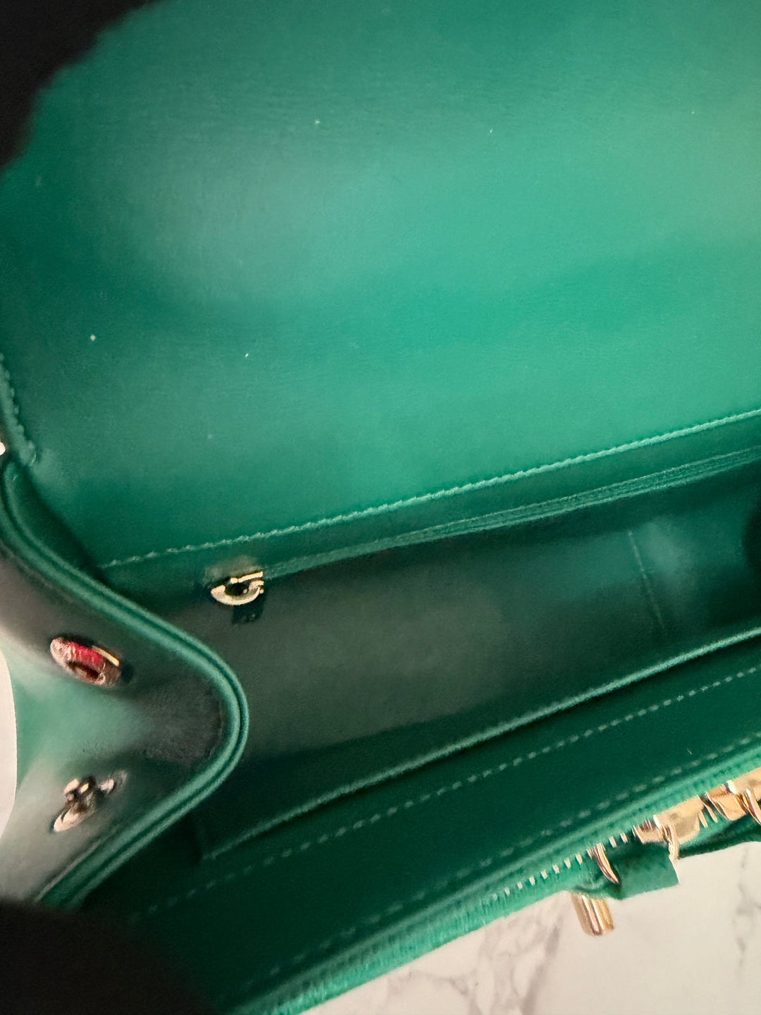 CHANEL series 23 Green Caviar LGHW Medium Business Affinity Flap Bag