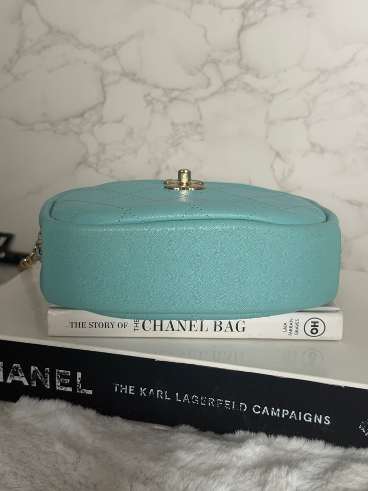 CHANEL series 26 Tiffany Blue calfskin LGHW Day Trip Camera case bag 7.5 inches 2019