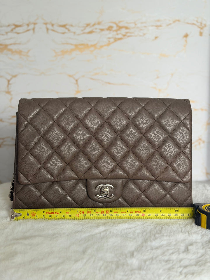 CHANEL series 17 Khaki Caviar SHW Classic Clutch with Chain