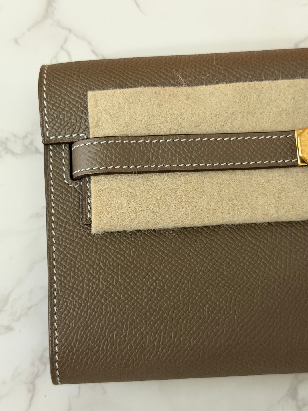 HERMES Kelly To Go Etoupe Epsom Leather GHW stamp B 2023