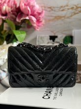 Load image into Gallery viewer, Chanel series 25 (2018) Black Glazed Crumpled Calf Skin So Black Hardware Chevron Mini Rectangular Flap Bag
