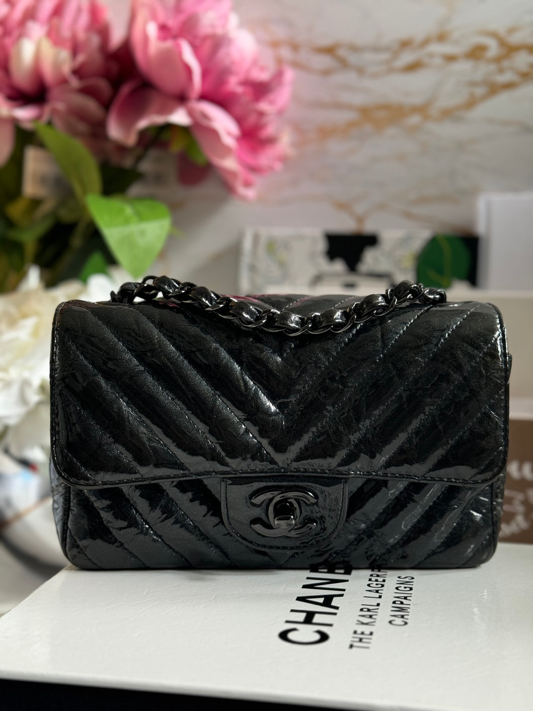 Chanel series 25 (2018) Black Glazed Crumpled Calf Skin So Black Hardware Chevron Mini Rectangular Flap Bag