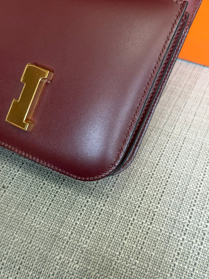 HERMÈS Rouge H Box Leather GHW Mini Constance 18 Flap Bag stamp D 2019