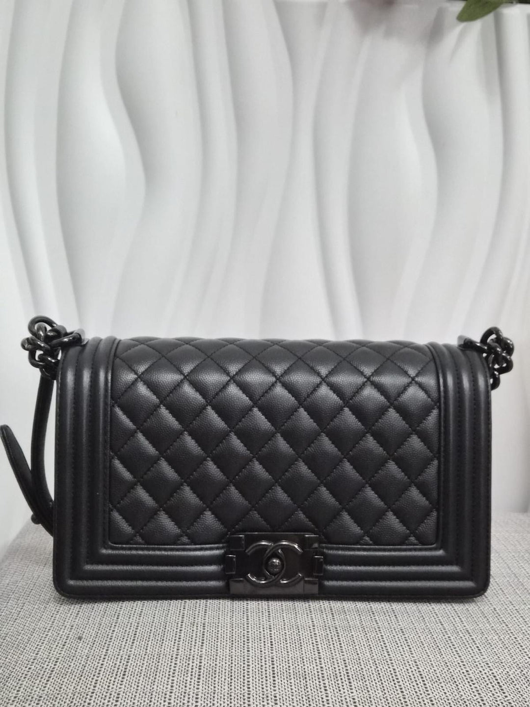 CHANEL Series 25 Black Caviar So Black Hardware Old Medium Le Boy Bag 2017/2018