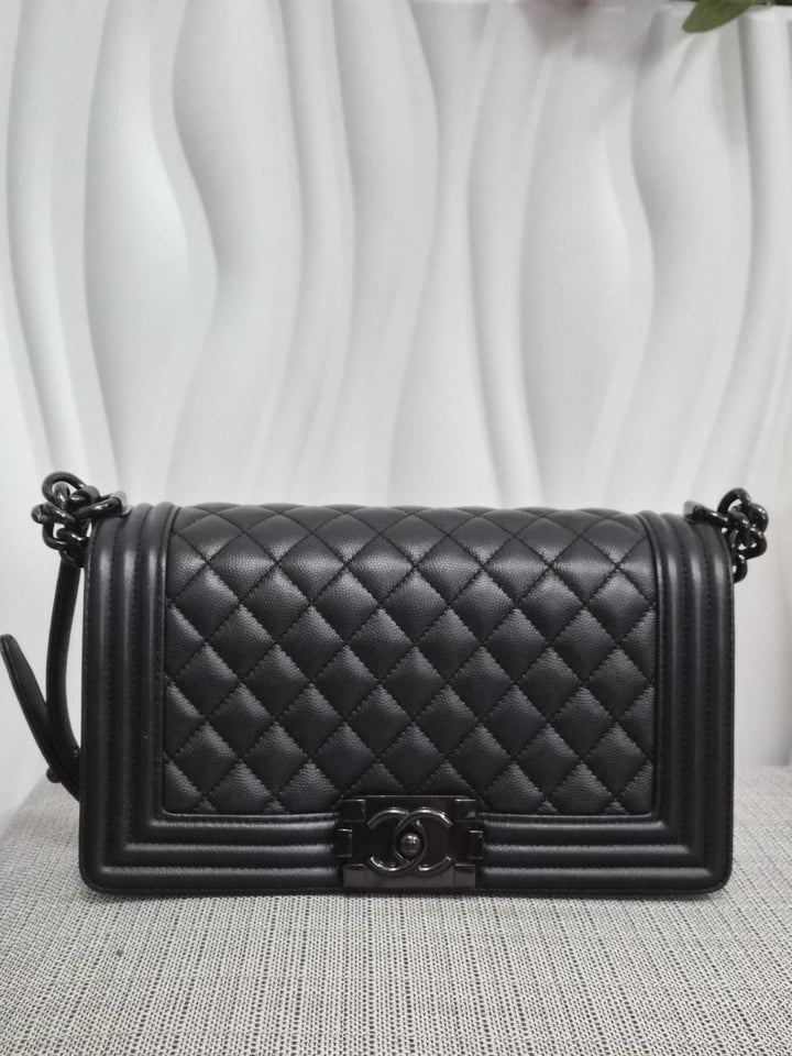 CHANEL Series 25 Black Caviar So Black Hardware Old Medium Le Boy Bag 2017/2018