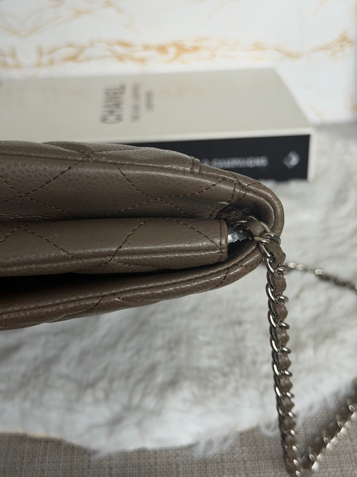 CHANEL series 17 Khaki Caviar SHW Classic Clutch with Chain