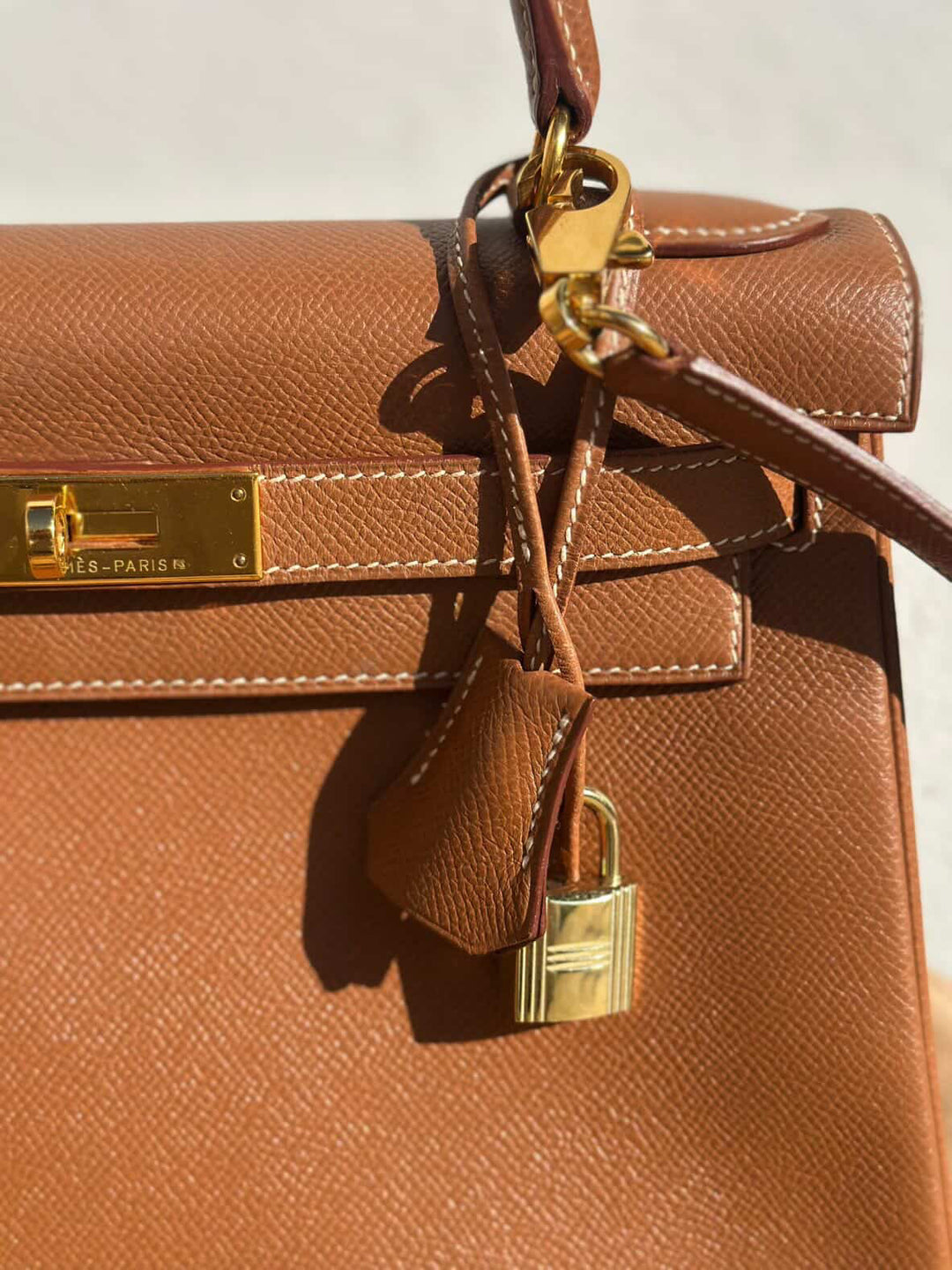 Hermes Gold Retourne Courcheval Leather GHW Vintage Stamp A in Sq (1997) Kelly 28