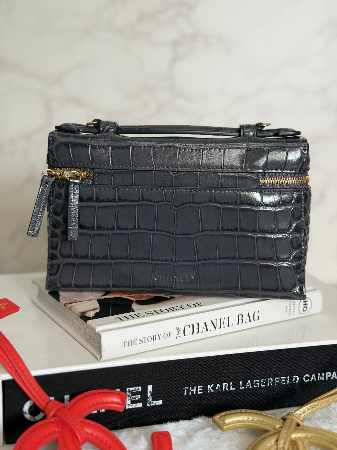 CHANEL Métiers d'art 2026 26A Croc Embossed Dark Grey Calf skin GHW SMALL Long Vanity LP with detachable chain