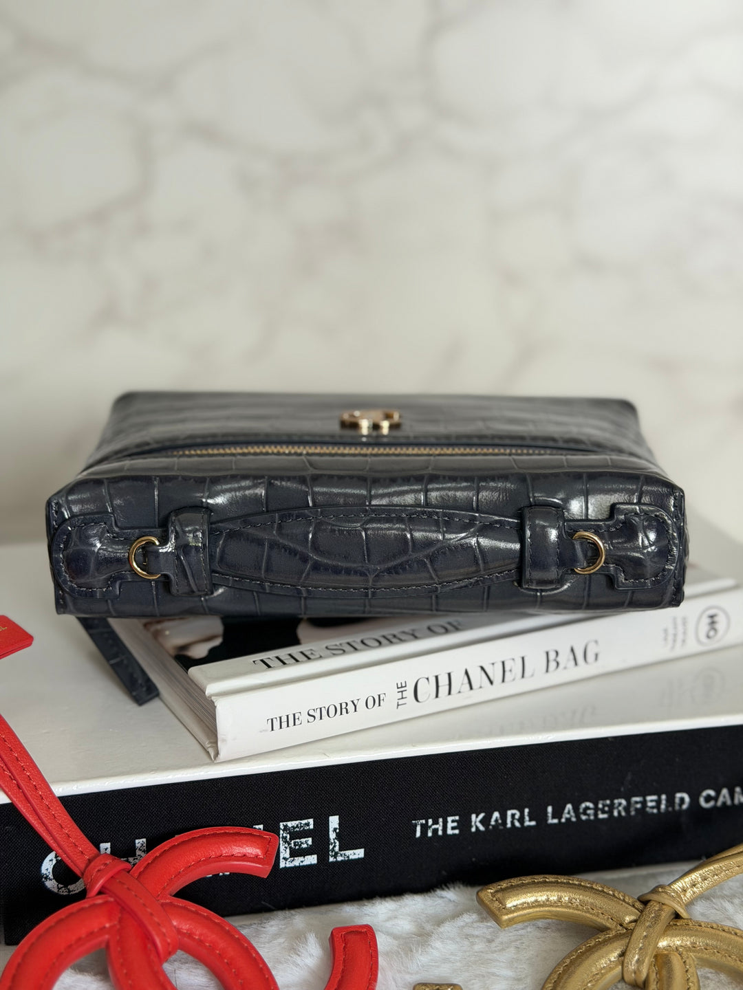 CHANEL Métiers d'art 2026 26A Croc Embossed Dark Grey Calf skin GHW SMALL Long Vanity LP with detachable chain