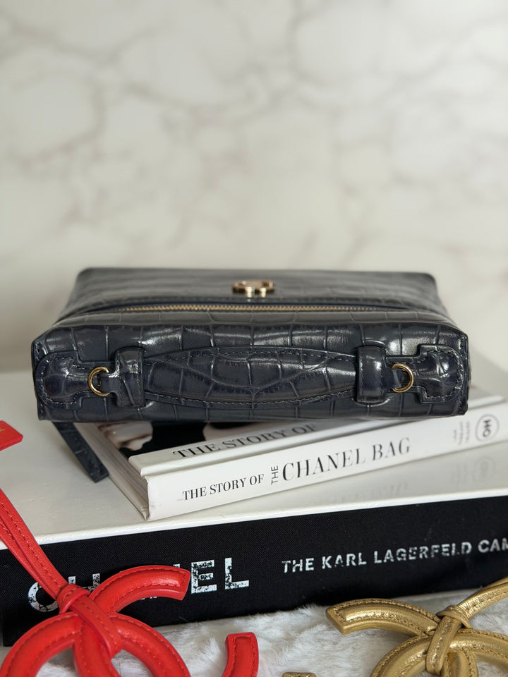 CHANEL Métiers d'art 2026 26A Croc Embossed Dark Grey Calf skin GHW SMALL Long Vanity LP with detachable chain