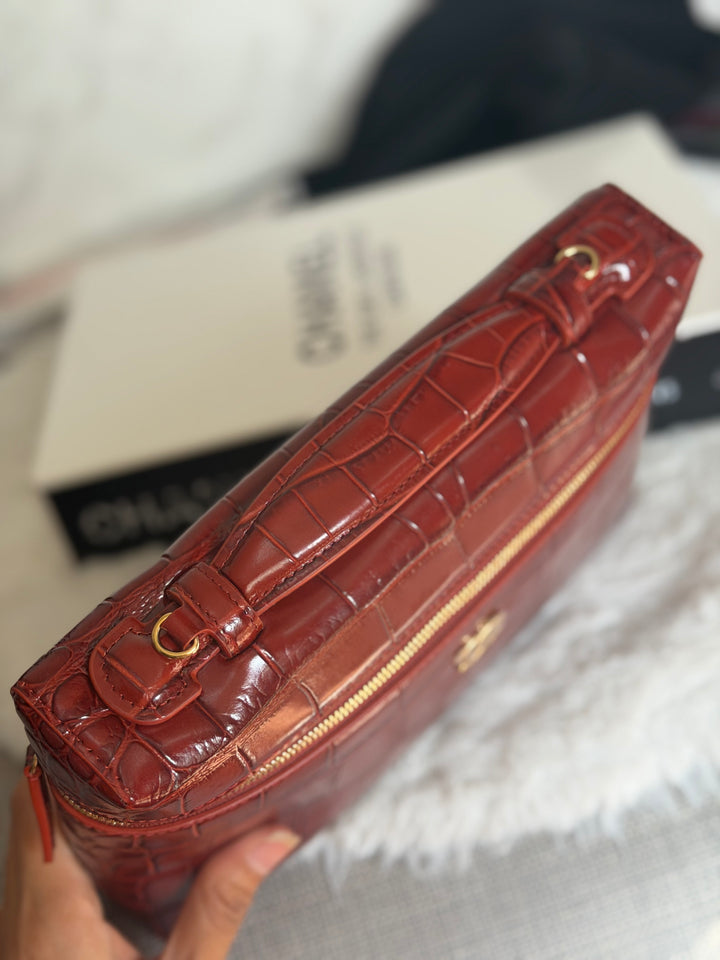 CHANEL 26B Croc Embossed Burgundy Calf Skin LP Long Vanity size Medium 23 cms 2026 Matthieu Blazy